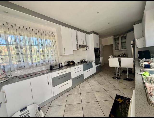 4 BEDROOM HOUSE FOR SALE IN FLORA GARDENS